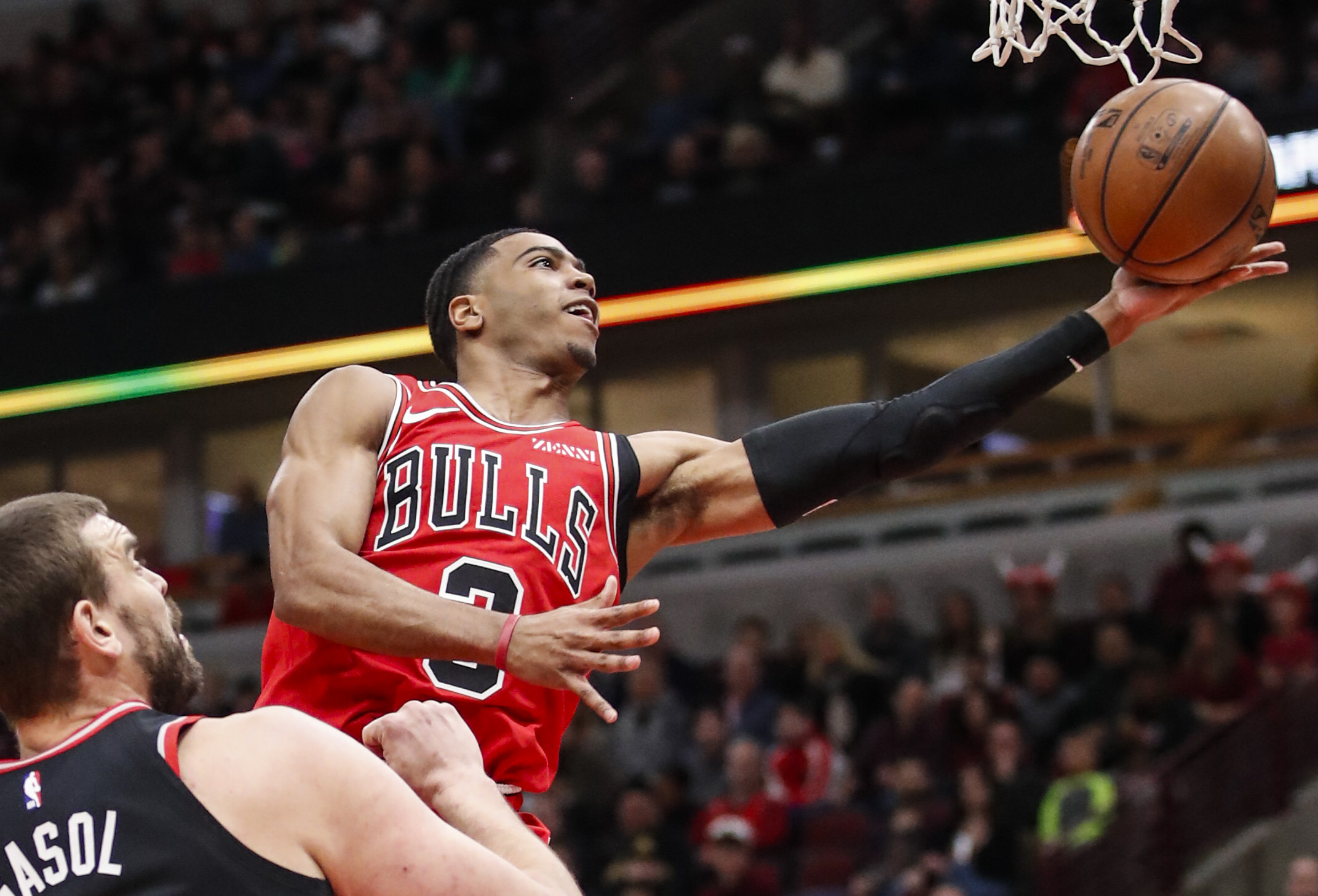 u88娱乐电竞官网-包含里尔远射贴柱备战NBA常规赛德布劳内连续十场比赛得分超过突破纪录，芝加哥公牛队长鼓劲备战欧超杯看傻球迷的词条